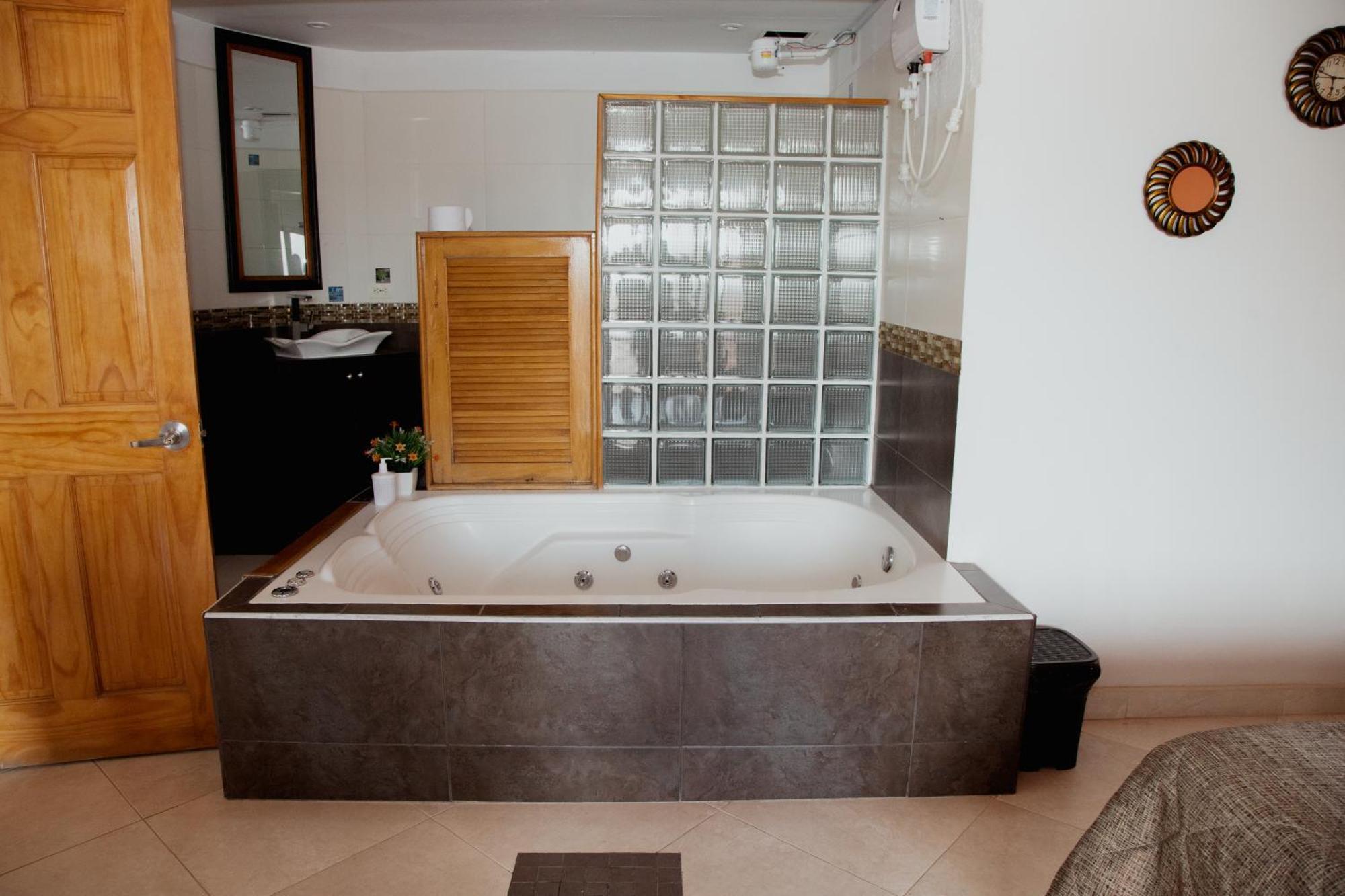 Hotel Real Гуатапе Экстерьер фото